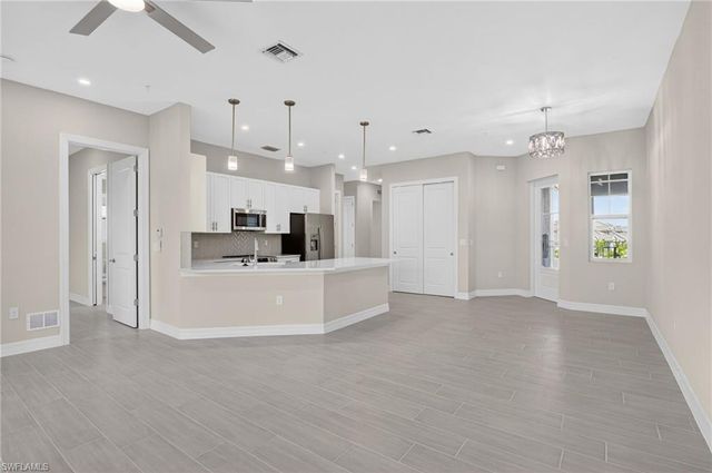 286 Indies DR E 202, Naples, FL 34114