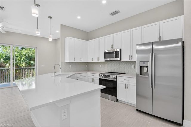 286 Indies DR E 202, Naples, FL 34114