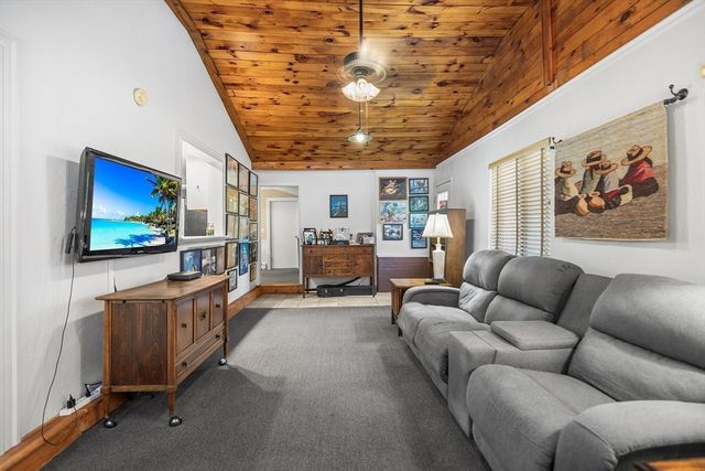 13 Edith Rd, Framingham, MA 01701