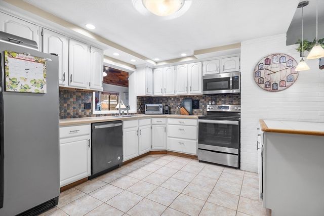 13 Edith Rd, Framingham, MA 01701