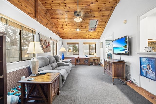 13 Edith Rd, Framingham, MA 01701