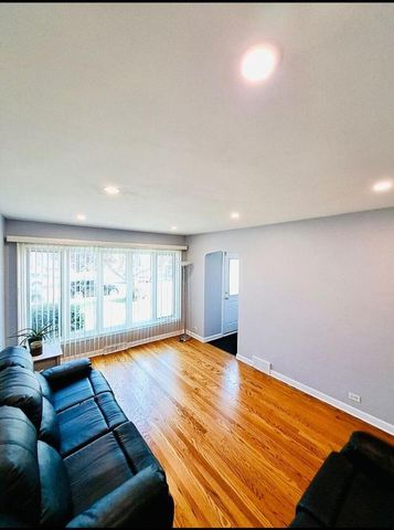 6646 W 63rd Place, Chicago, IL 60638