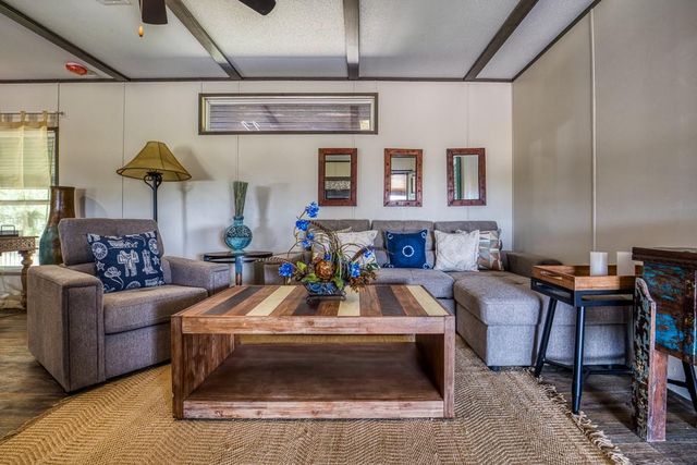 35418 Tompkins Road, Hempstead, TX 77445