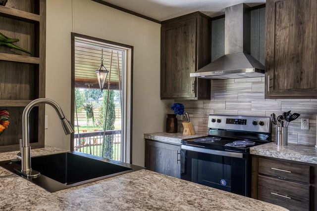 35418 Tompkins Road, Hempstead, TX 77445