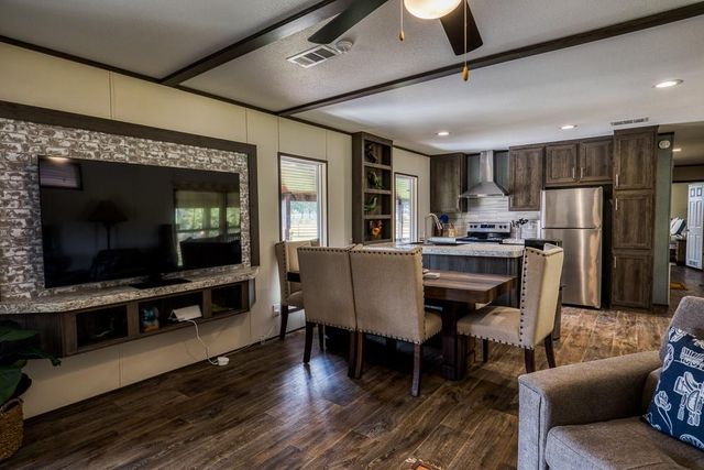 35418 Tompkins Road, Hempstead, TX 77445