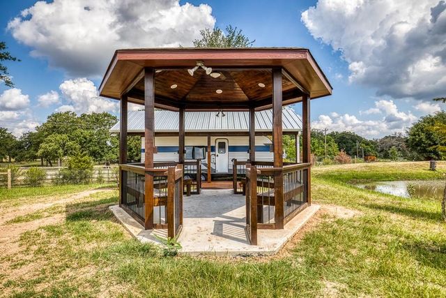 35418 Tompkins Road, Hempstead, TX 77445
