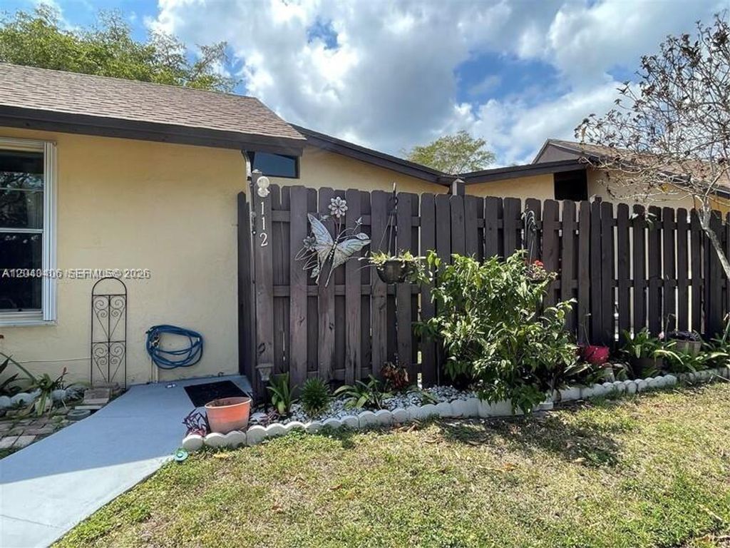 112 Fox Road 250, Hollywood, FL 33024