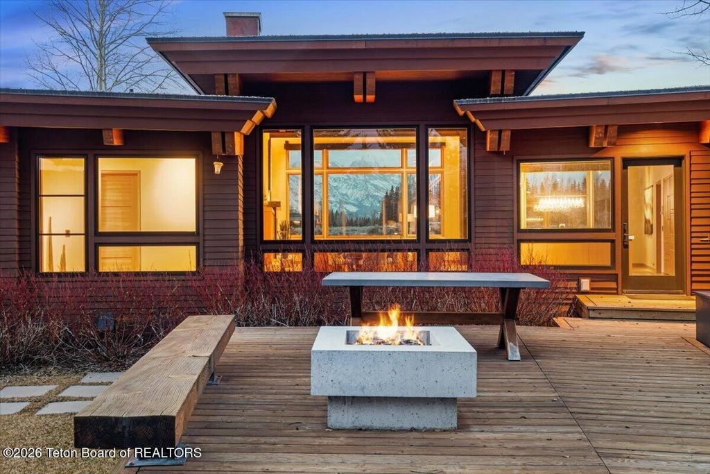 130 STINNETT Drive, Jackson, WY 83011 photo 5