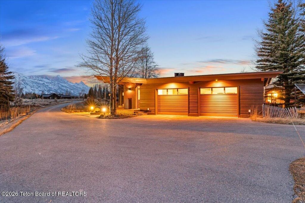 130 STINNETT Drive, Jackson, WY 83011 photo 6