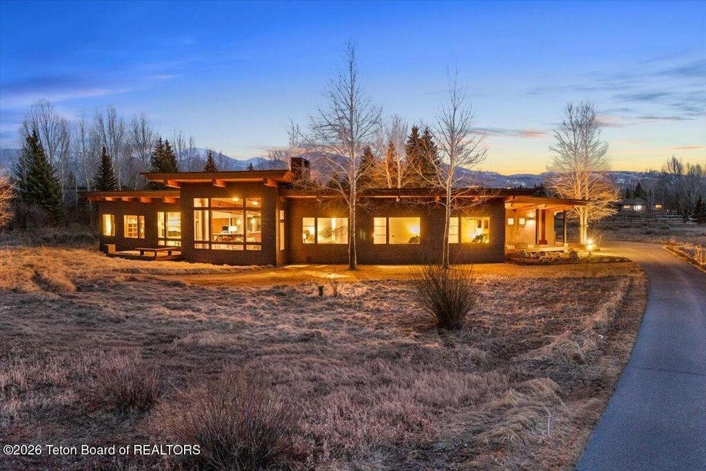 130 STINNETT Drive, Jackson, WY 83011 photo 7