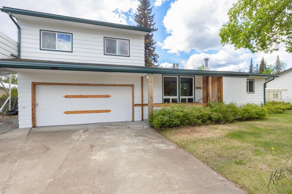 2035 ESQUIRE AVENUE, Fairbanks, AK 99709
