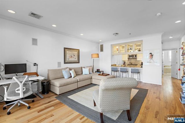 277 Grand Street 211, Jersey City, NJ 07302