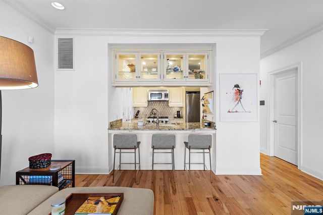 277 Grand Street 211, Jersey City, NJ 07302