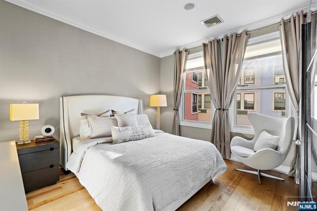 277 Grand Street 211, Jersey City, NJ 07302