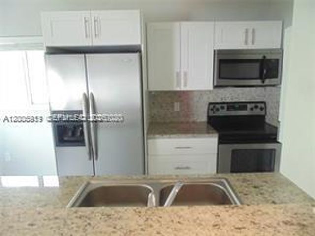 820 3rd St 14, Miami Beach, FL 33139