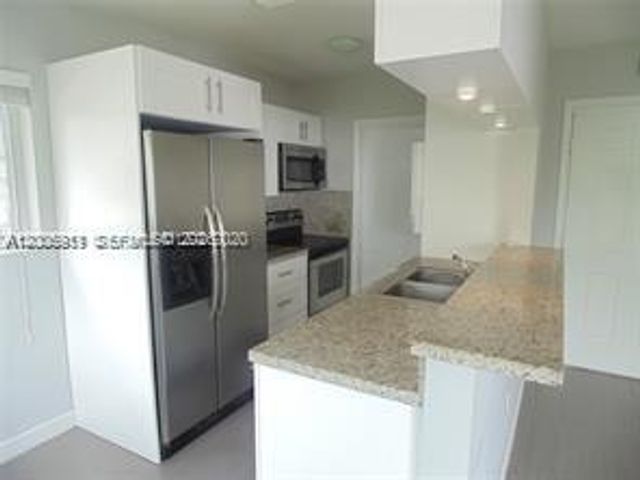 820 3rd St 14, Miami Beach, FL 33139