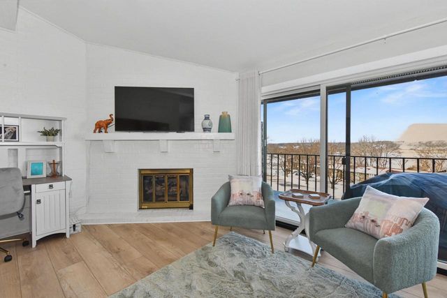 61-02 Lausanne COURT, Lake Geneva, WI 53147