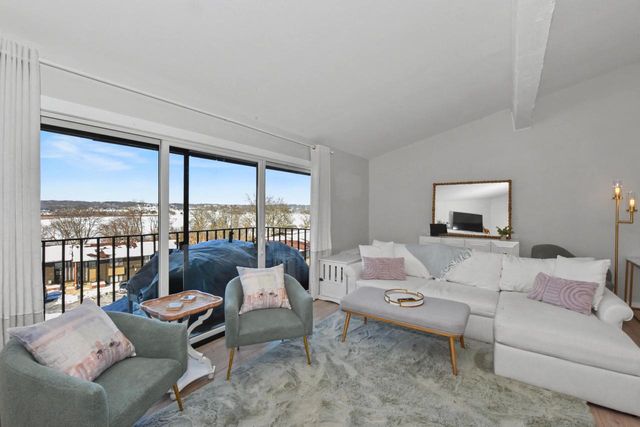 61-02 Lausanne COURT, Lake Geneva, WI 53147