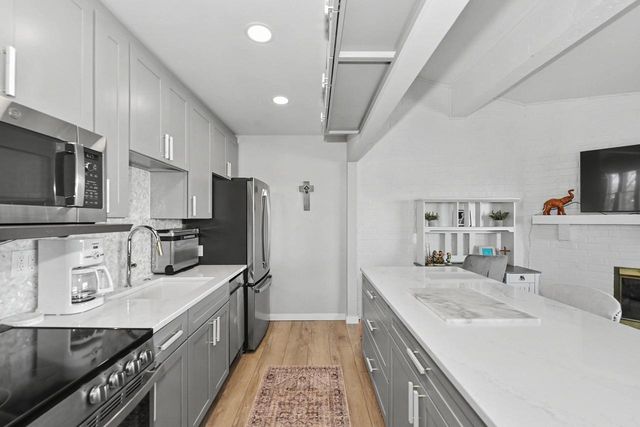 61-02 Lausanne COURT, Lake Geneva, WI 53147