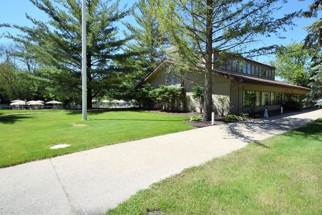 61-02 Lausanne COURT, Lake Geneva, WI 53147