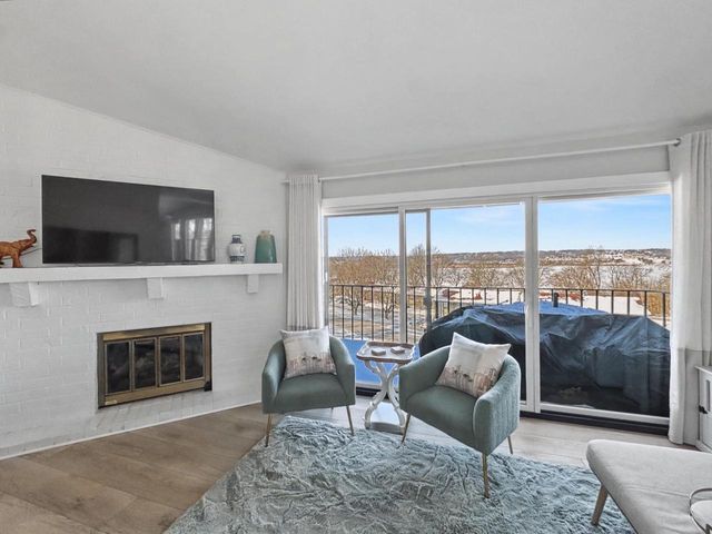 61-02 Lausanne COURT, Lake Geneva, WI 53147