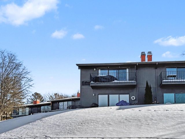 61-02 Lausanne COURT, Lake Geneva, WI 53147