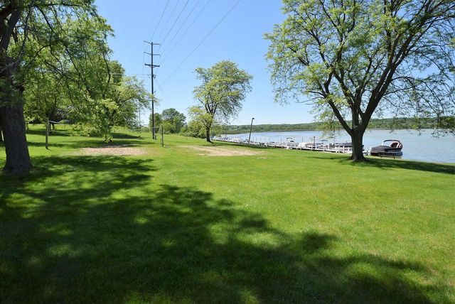 61-02 Lausanne COURT, Lake Geneva, WI 53147