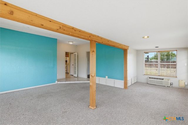 197 Thomas Drive, Martindale, TX 78655