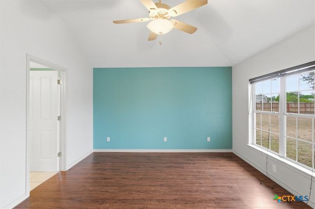 197 Thomas Drive, Martindale, TX 78655