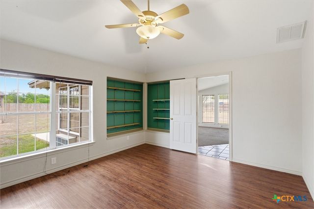 197 Thomas Drive, Martindale, TX 78655