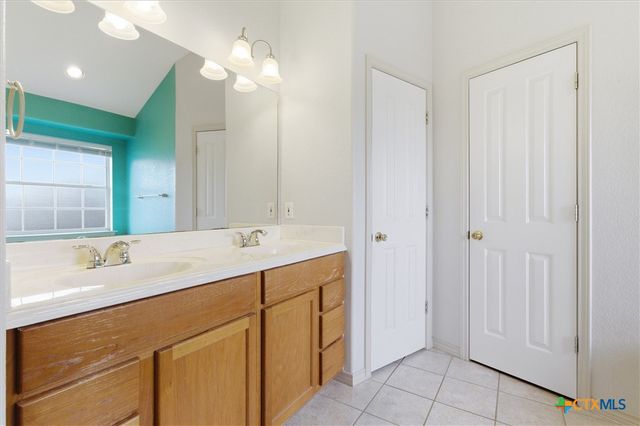 197 Thomas Drive, Martindale, TX 78655