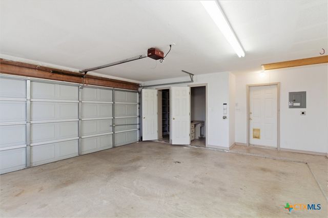 197 Thomas Drive, Martindale, TX 78655