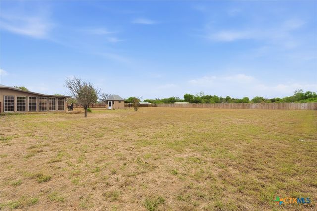 197 Thomas Drive, Martindale, TX 78655