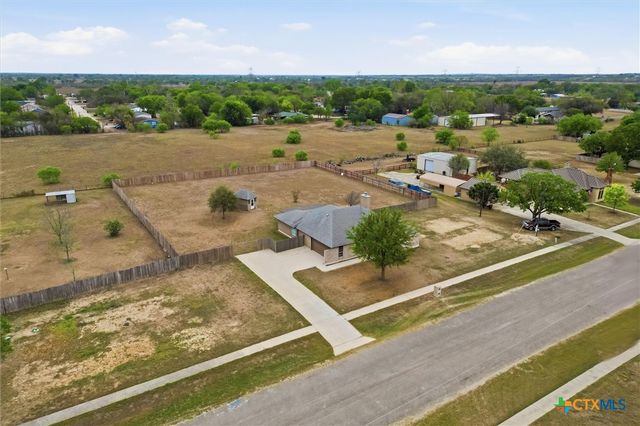 197 Thomas Drive, Martindale, TX 78655