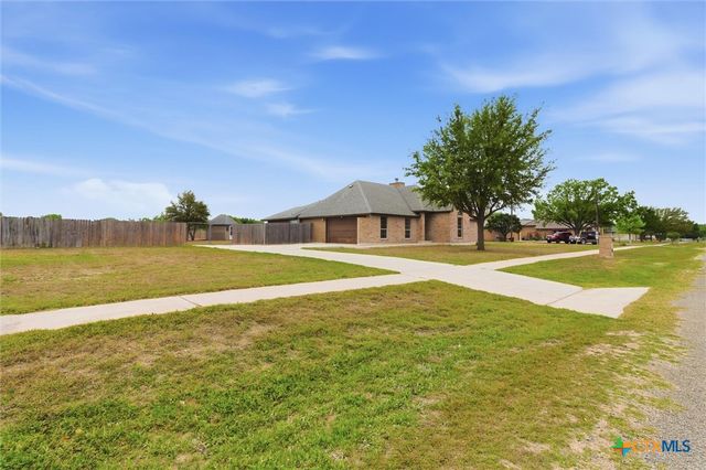 197 Thomas Drive, Martindale, TX 78655