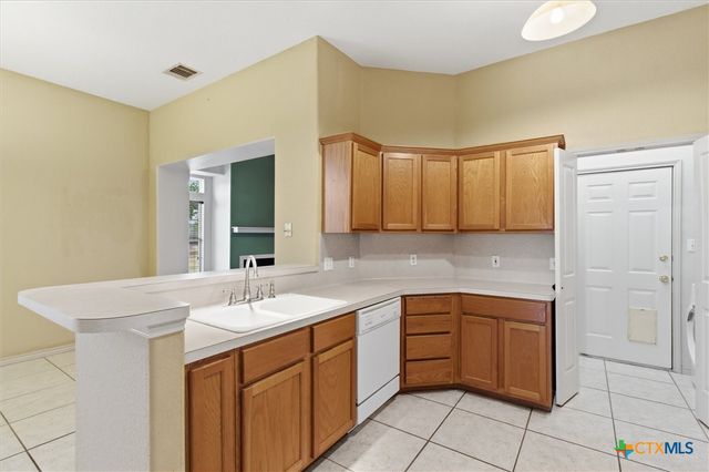 197 Thomas Drive, Martindale, TX 78655