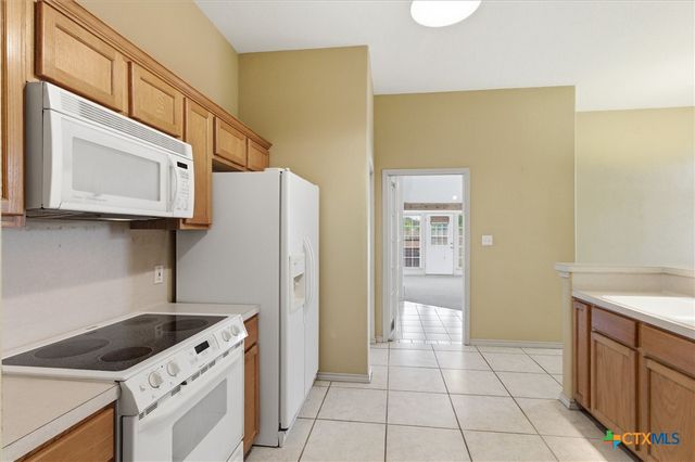 197 Thomas Drive, Martindale, TX 78655