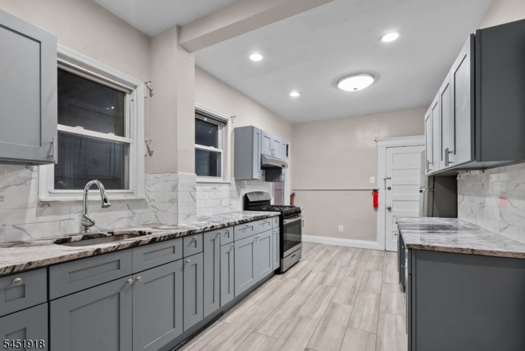 285 Amherst St, East Orange City, NJ 07018 — photo 3