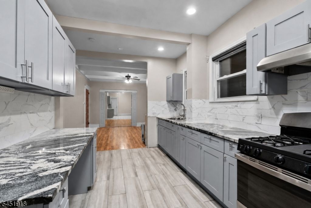 285 Amherst St, East Orange City, NJ 07018 — photo 5