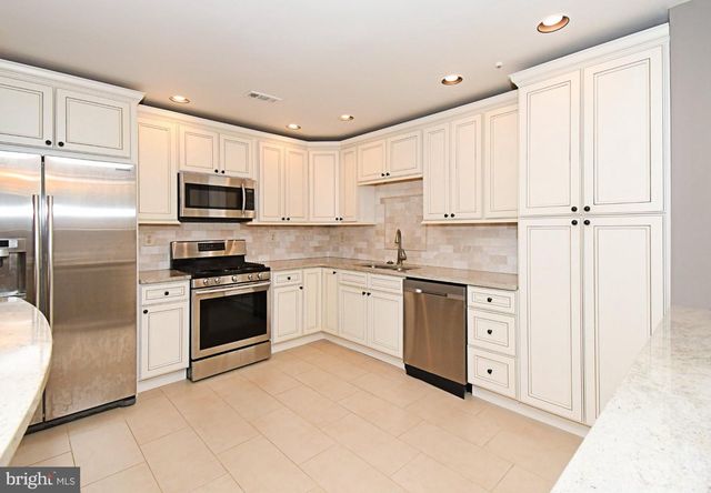 6 KANON CT, Newtown, PA 18940