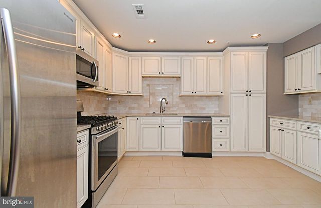 6 KANON CT, Newtown, PA 18940