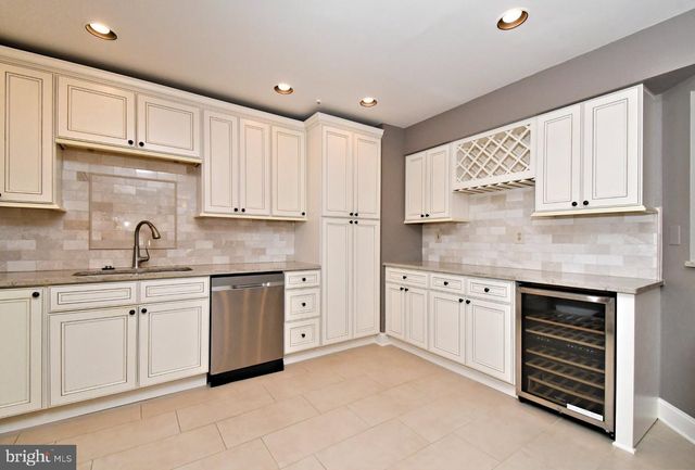 6 KANON CT, Newtown, PA 18940