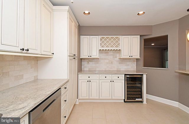 6 KANON CT, Newtown, PA 18940