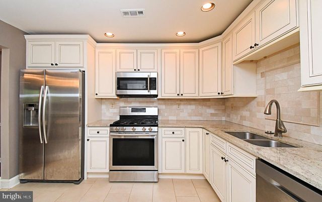 6 KANON CT, Newtown, PA 18940