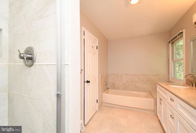 6 KANON CT, Newtown, PA 18940
