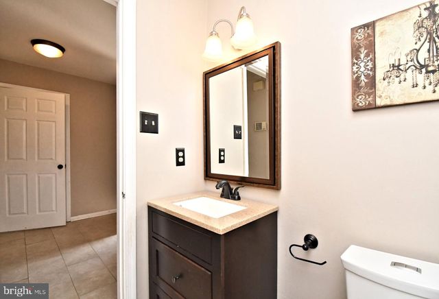 6 KANON CT, Newtown, PA 18940