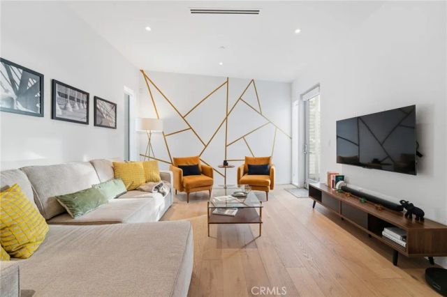 1030 N Kings Road 405, West Hollywood, CA 90069