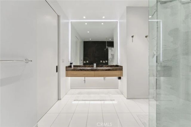 1030 N Kings Road 405, West Hollywood, CA 90069