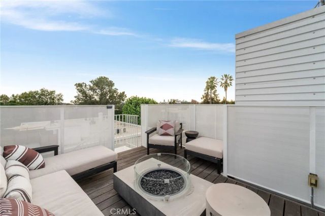 1030 N Kings Road 405, West Hollywood, CA 90069