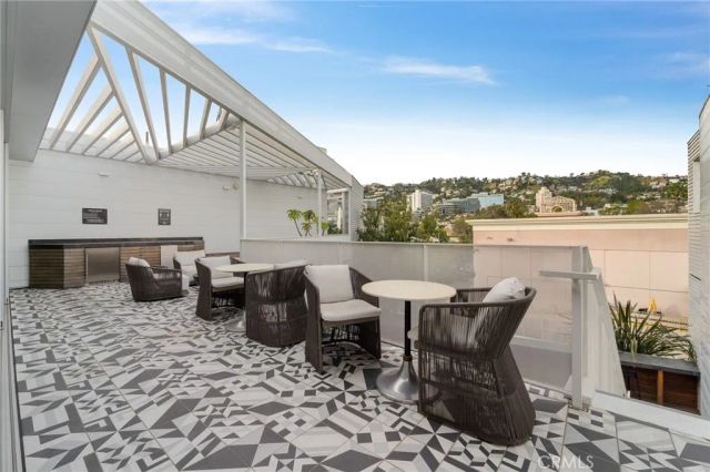 1030 N Kings Road 405, West Hollywood, CA 90069